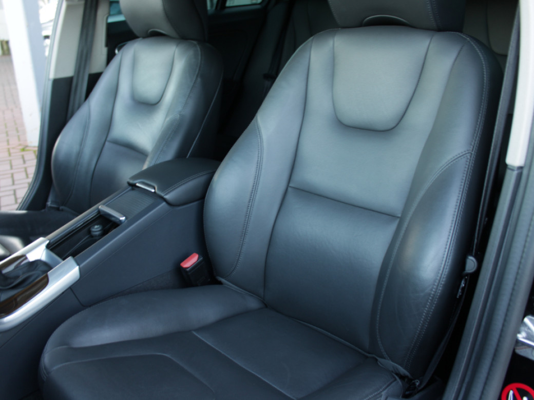 2016 Volvo V60 Cross Country