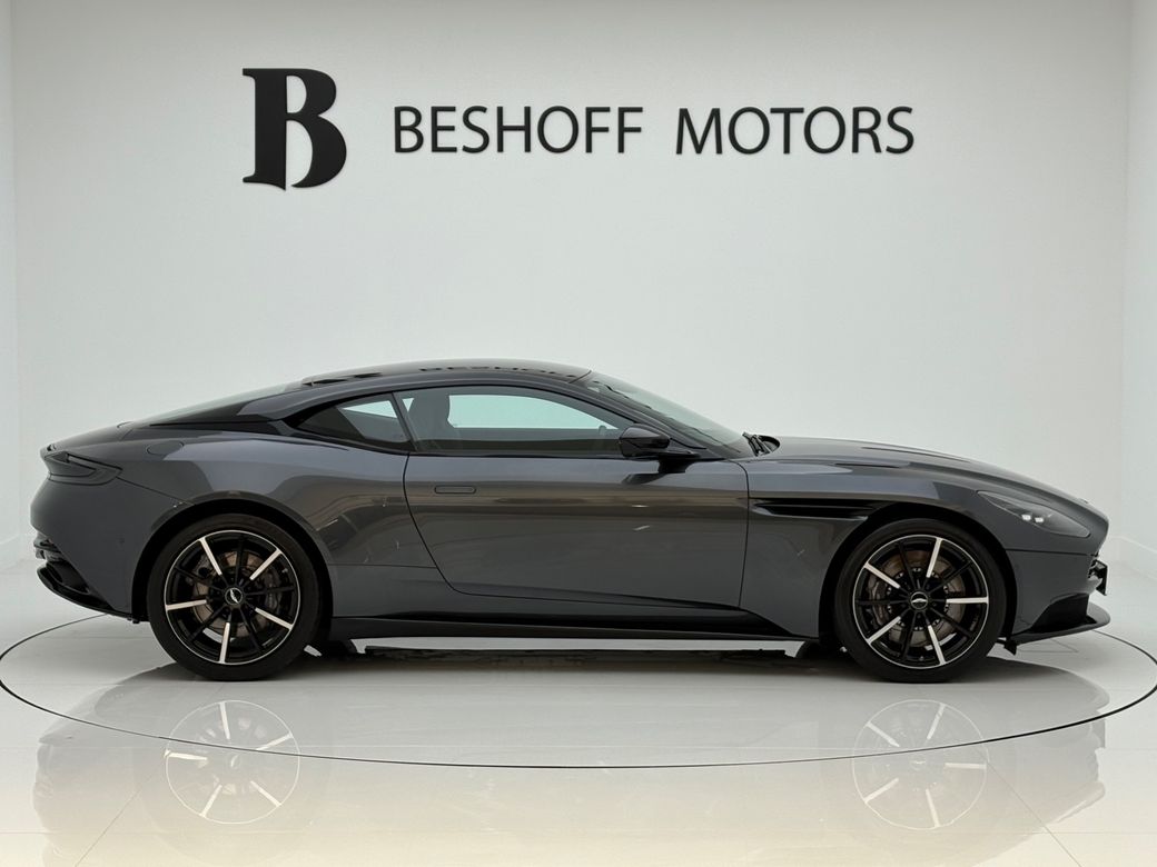 2022 Aston Martin DB11