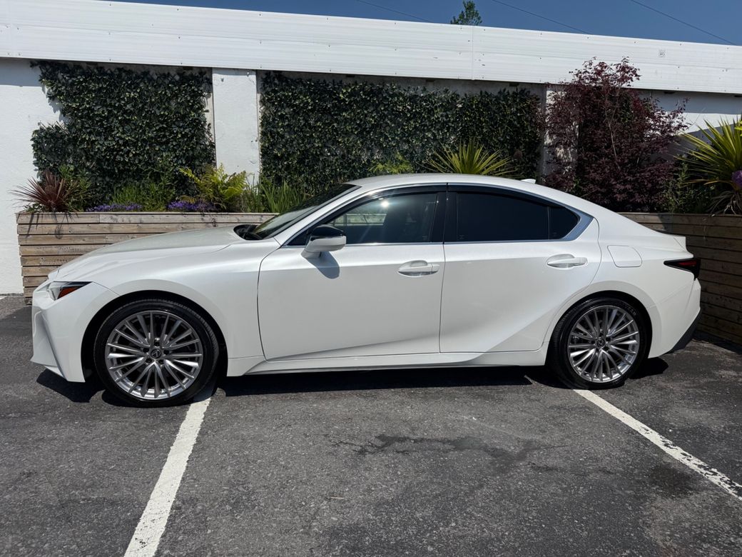 2023 Lexus IS 300h