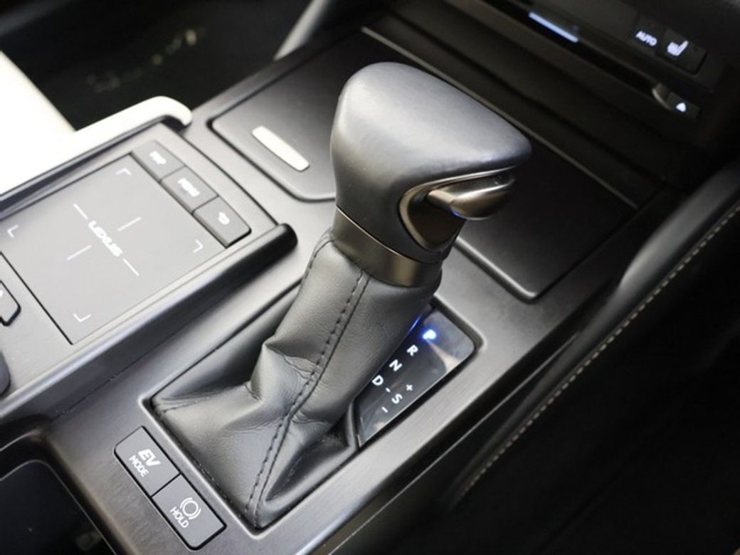 2022 Lexus ES 300h