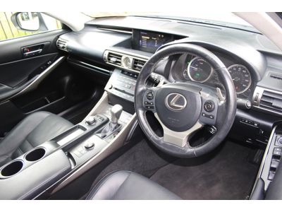 2015 Lexus IS 300h