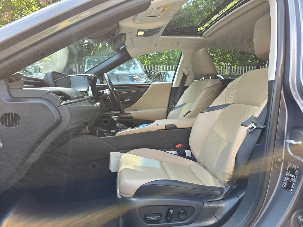 2021 Lexus ES 300h