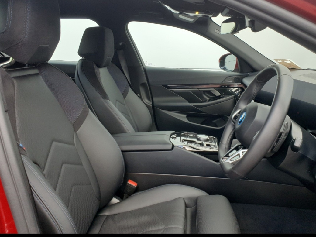 2025 BMW 530