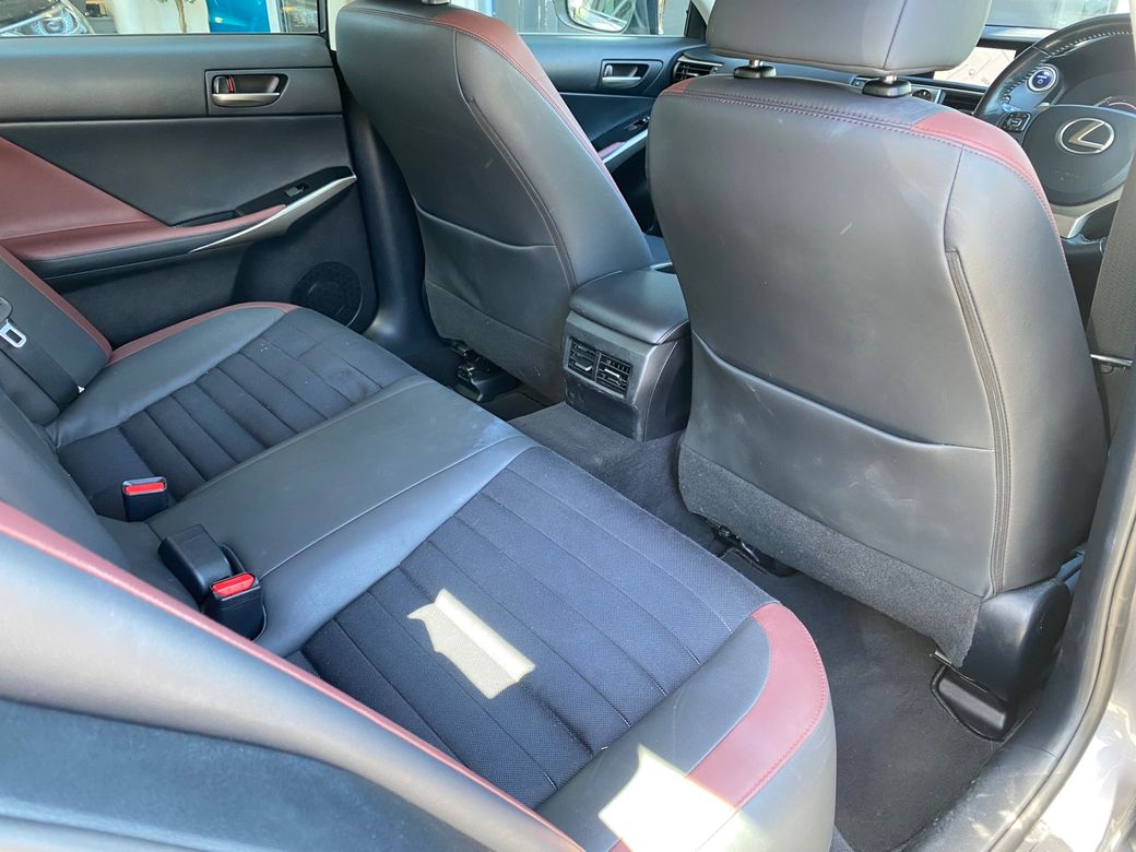 2017 Lexus IS 300h