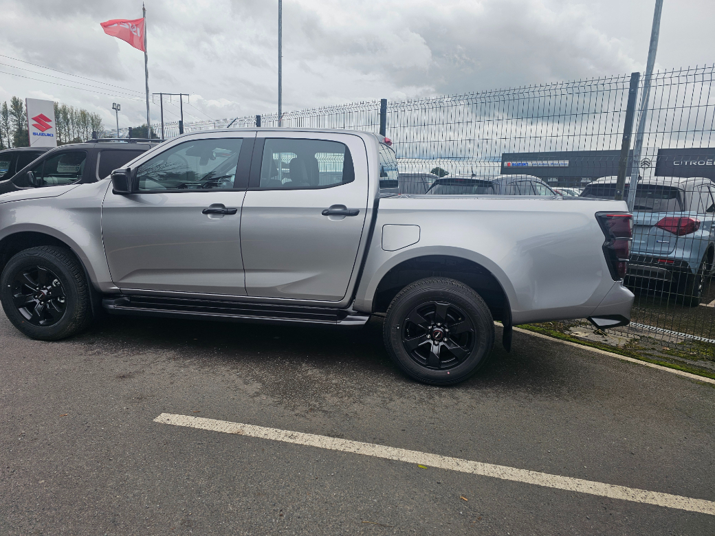 2025 Isuzu D-MAX