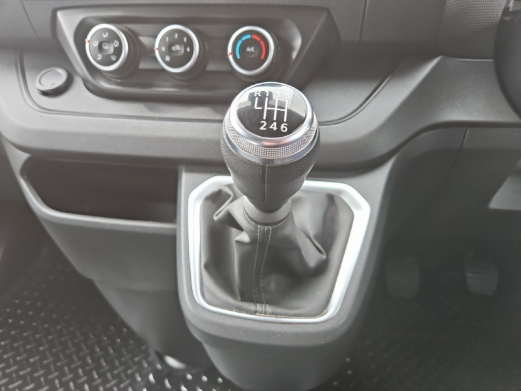 2024 Nissan Primastar