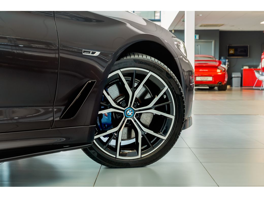 2023 BMW 530