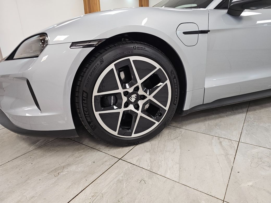 2025 Porsche Taycan