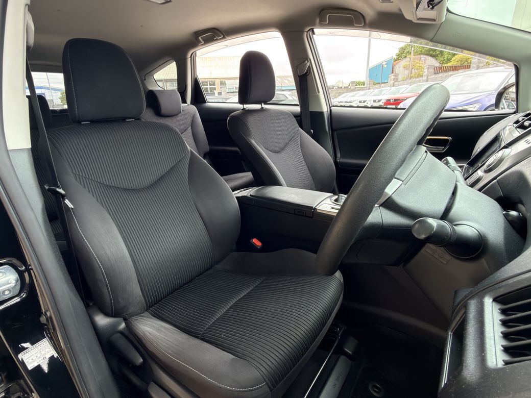 2016 Toyota Prius Alpha