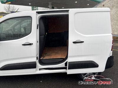 2022 Peugeot Partner