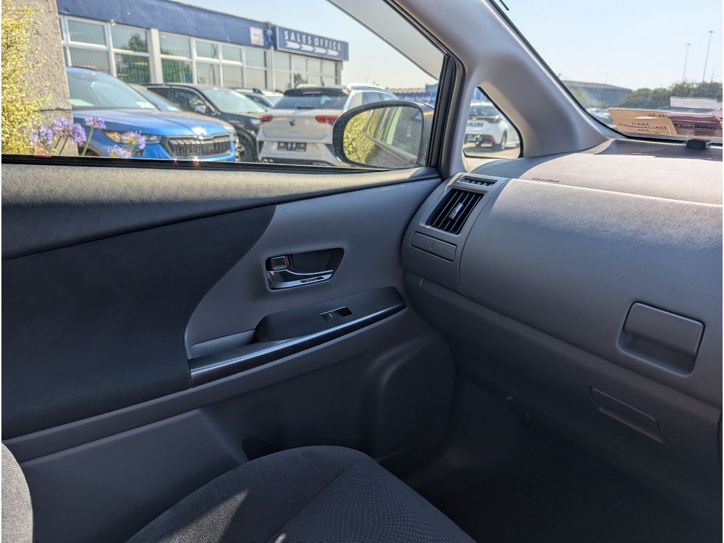 2014 Toyota Prius Alpha