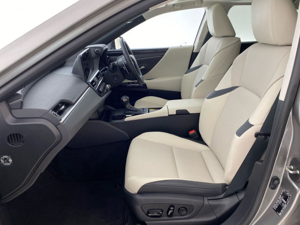 2025 Lexus ES 300h