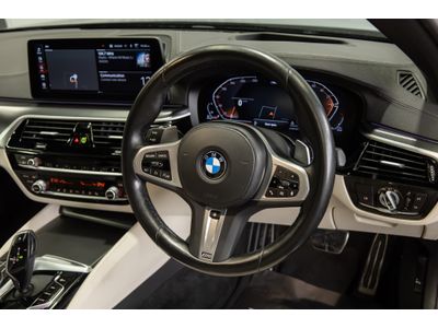 2022 BMW 520