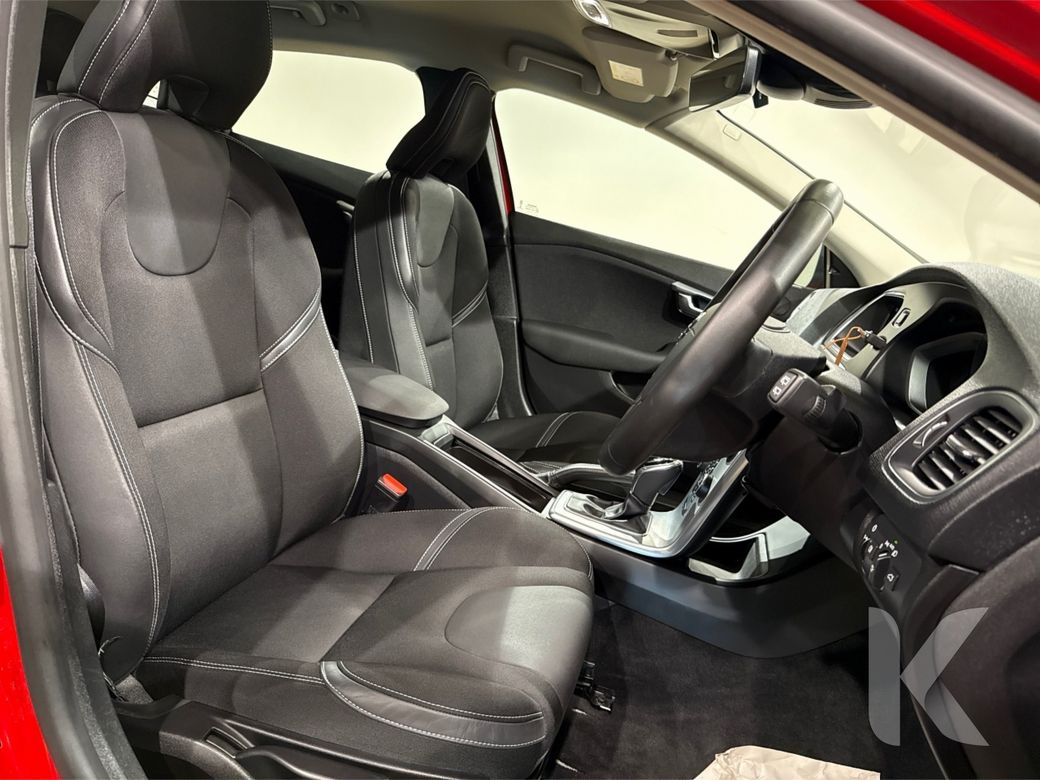 2019 Volvo V40