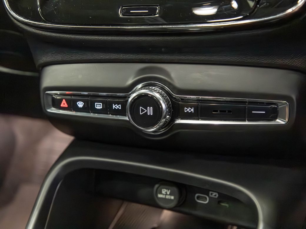 2022 Volvo XC40