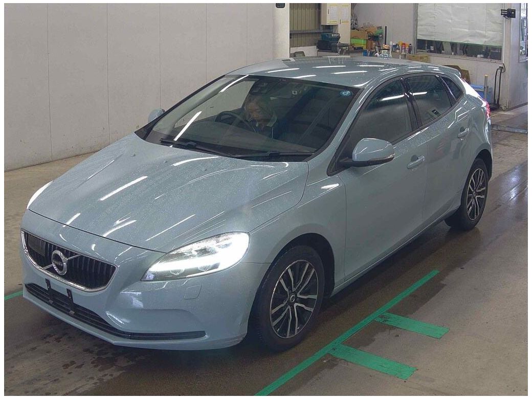 2018 Volvo V40