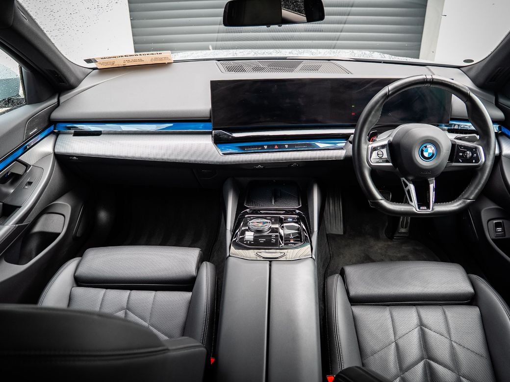 2024 BMW i5
