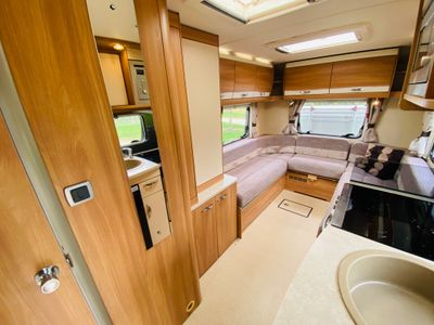 2013 SWIFT  SUNDANCE 582PR LOW PROFILE R.H.D 