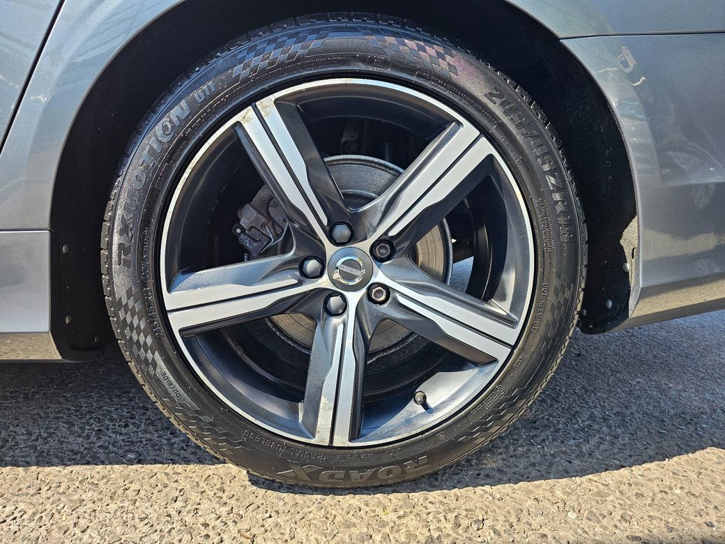 2017 Volvo S90