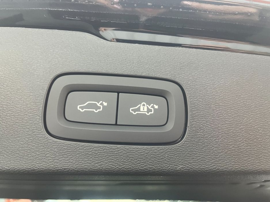 2025 Volvo V60