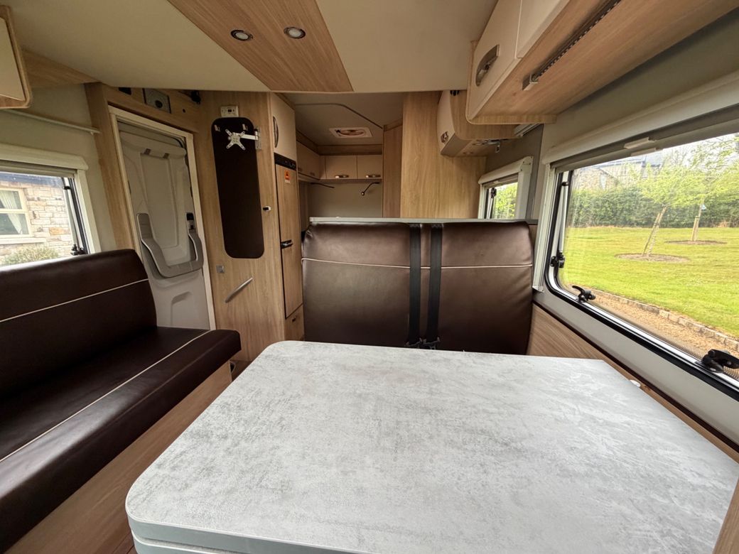 2019 WEINSBERG  CARA SUITE 650 R.H.D 