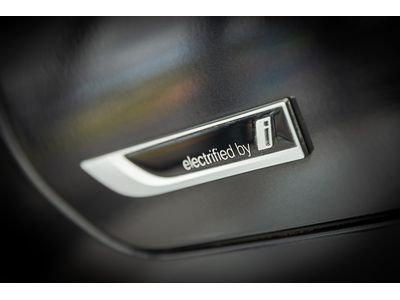 2023 BMW 530