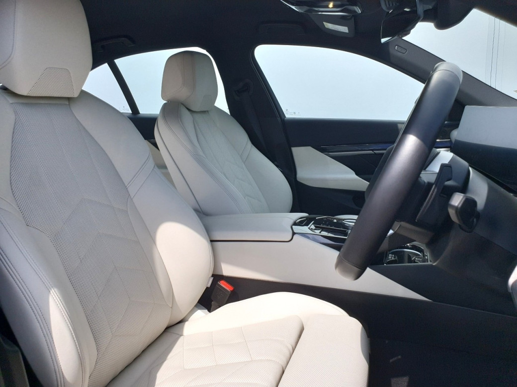 2025 BMW 530