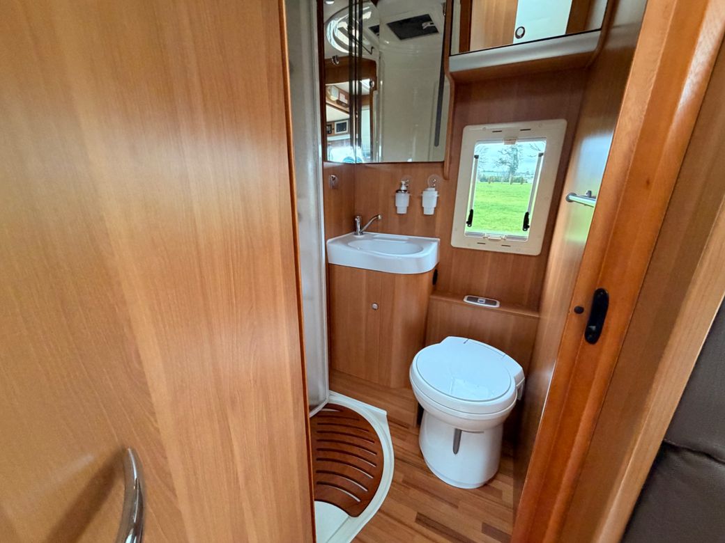 2016 LAIKA ECOVIP 309 LOW PROFILE R.H.D