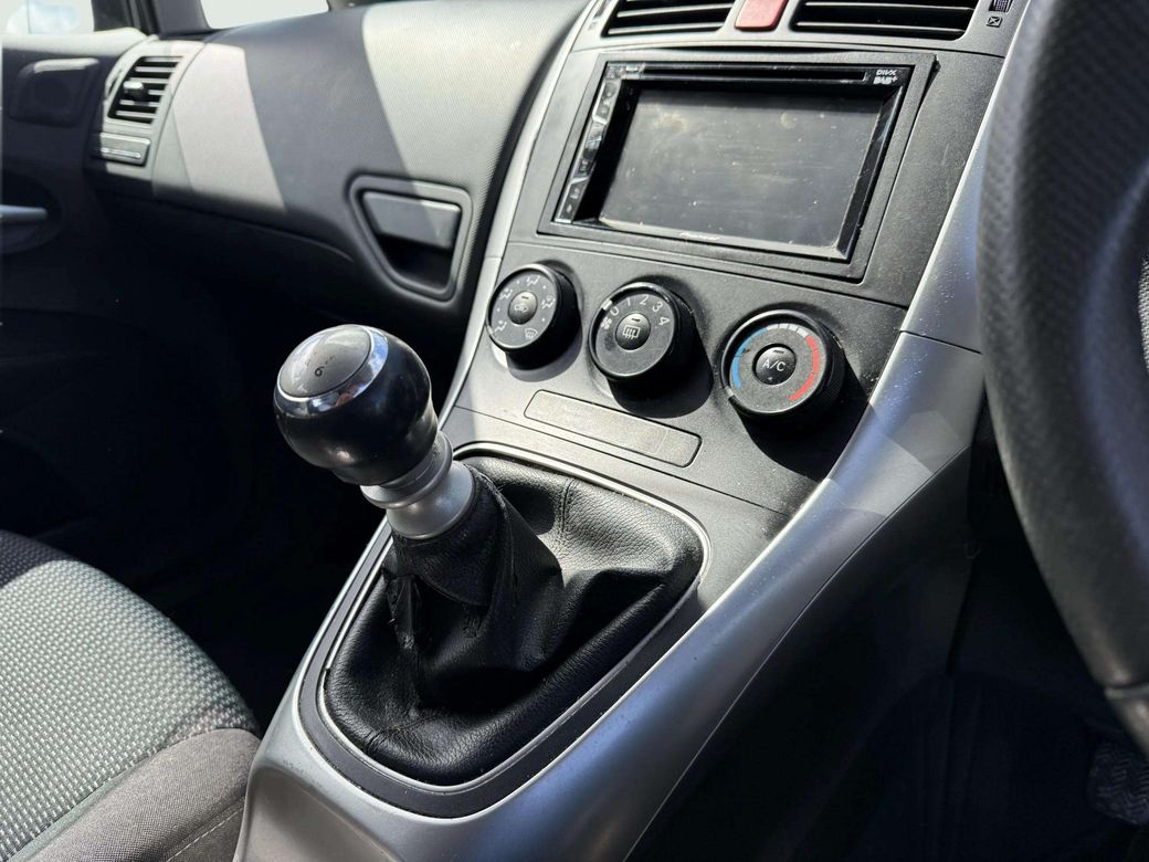 2011 Toyota Auris