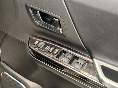 2014 Toyota Vellfire