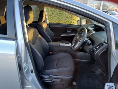 2019 Toyota Prius Alpha