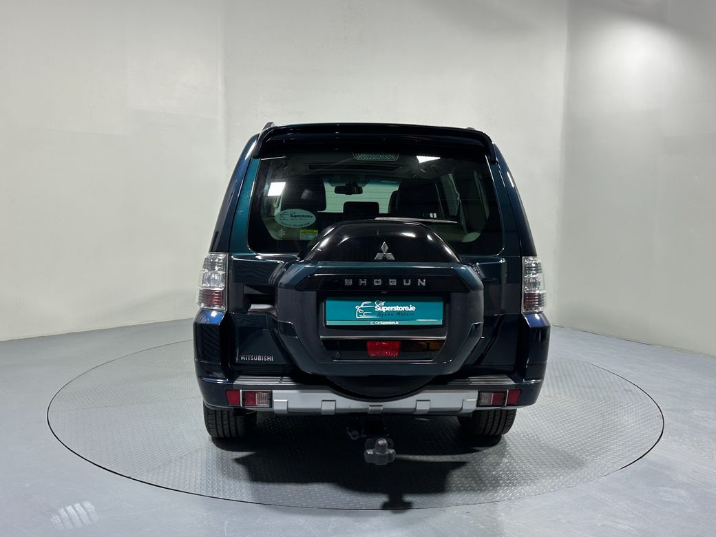 2017 Mitsubishi Pajero