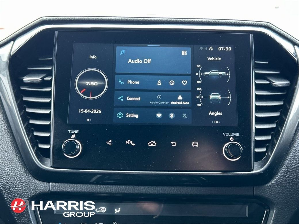 2025 White Isuzu D-MAX