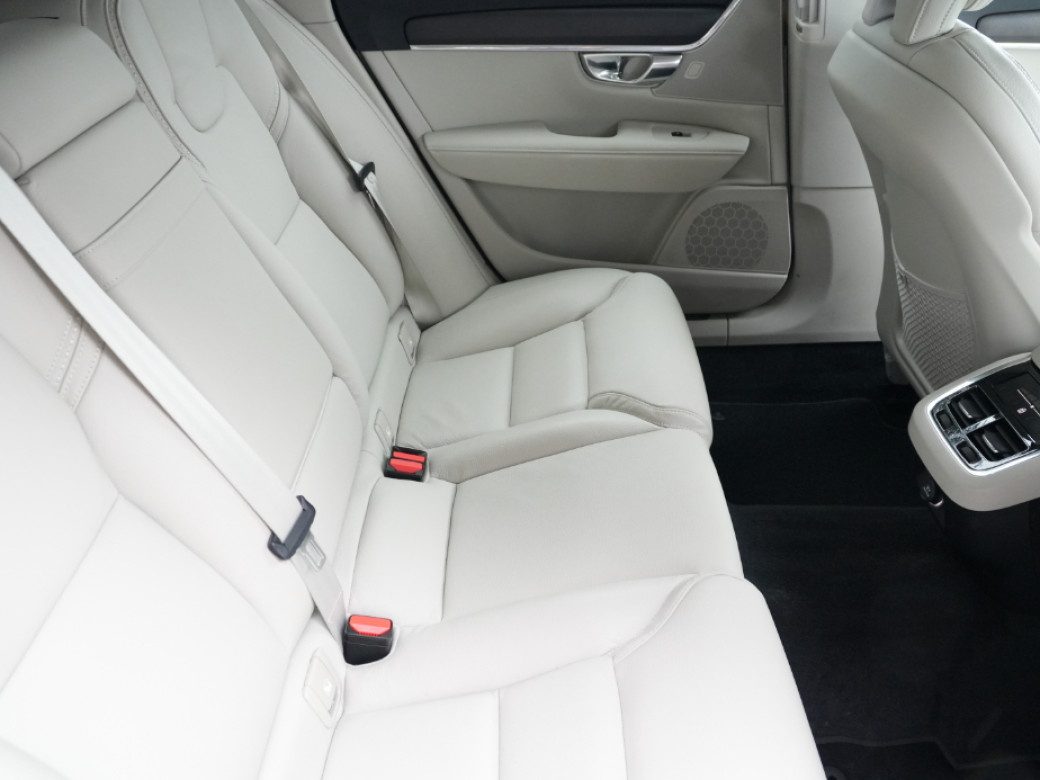 2019 Volvo V90 Cross Country