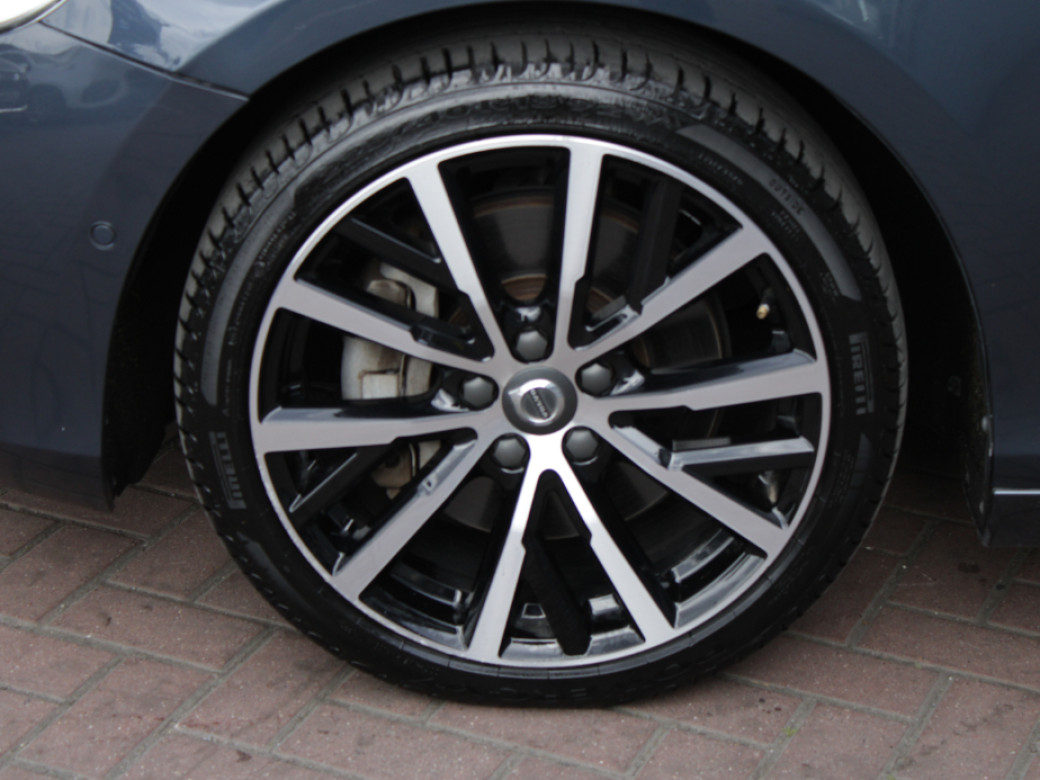 2018 Volvo V40
