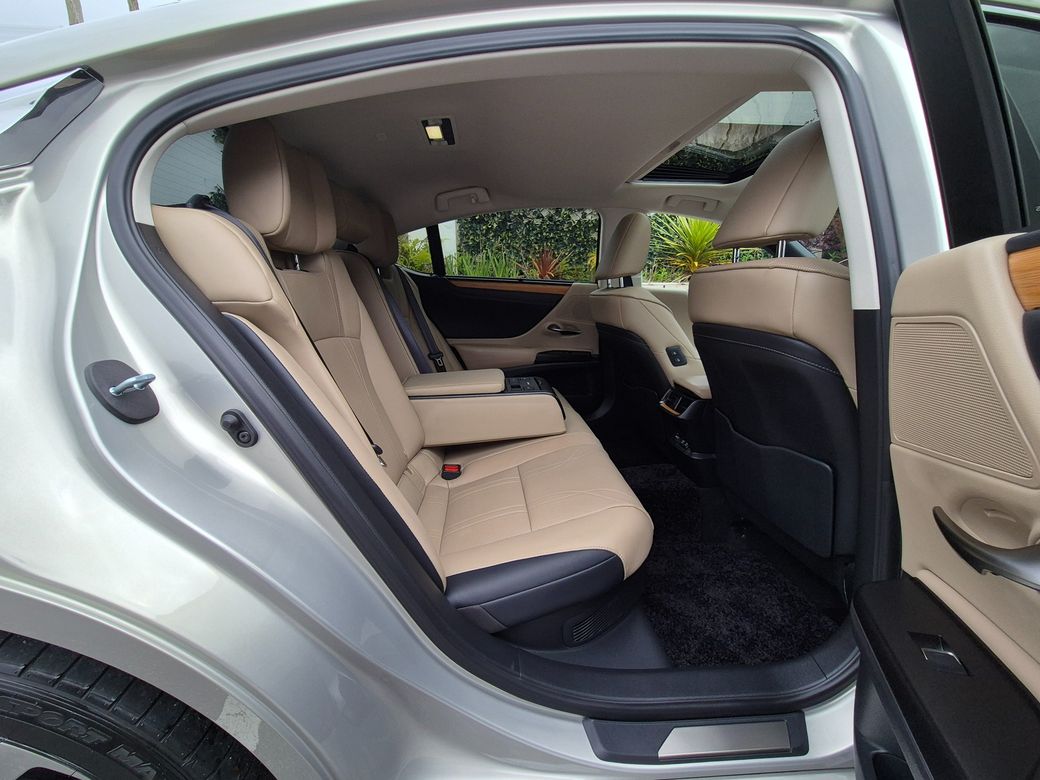 2021 Lexus ES 300h