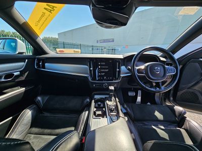 2017 Volvo S90