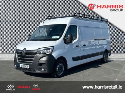 2023 White Renault Master