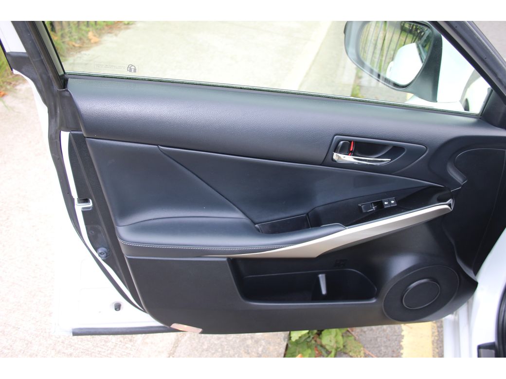 2015 Lexus IS 300h
