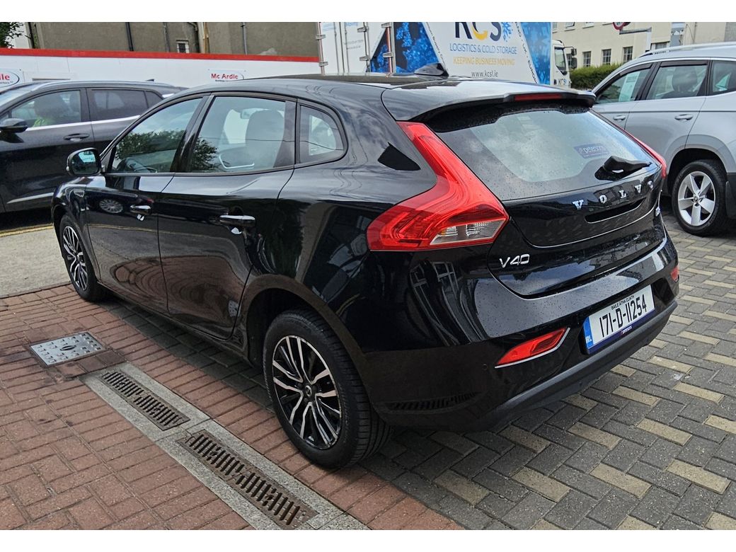 2017 Volvo V40