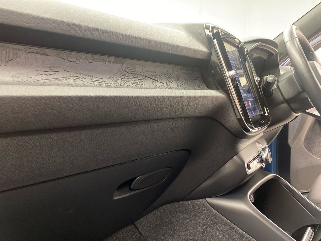 2023 Volvo XC40