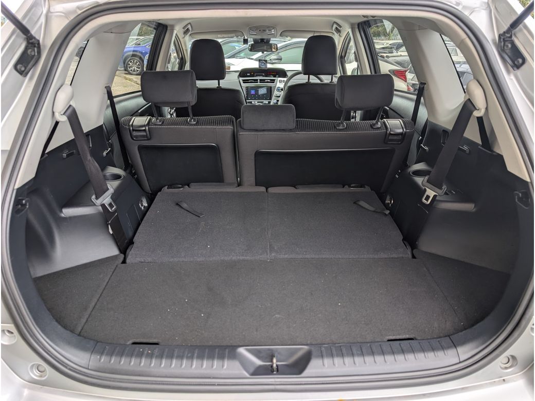 2019 Toyota Prius Alpha