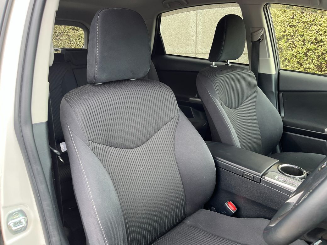 2019 Toyota Prius Alpha