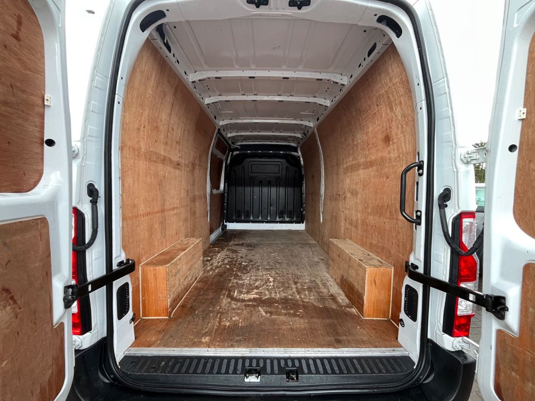 2022 Renault Master