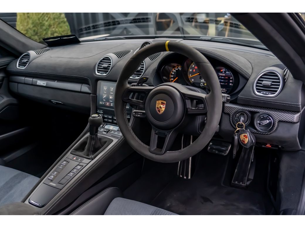 2024 Porsche 718 Cayman