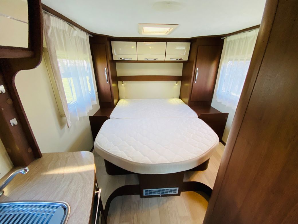 2012 ROLLERTEAM  AUTOROLLER 695 R.H.D ISLAND BED 