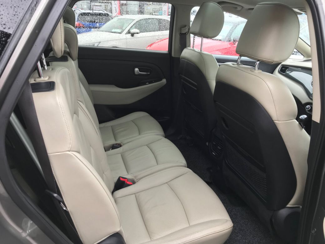 2017 Kia Carens