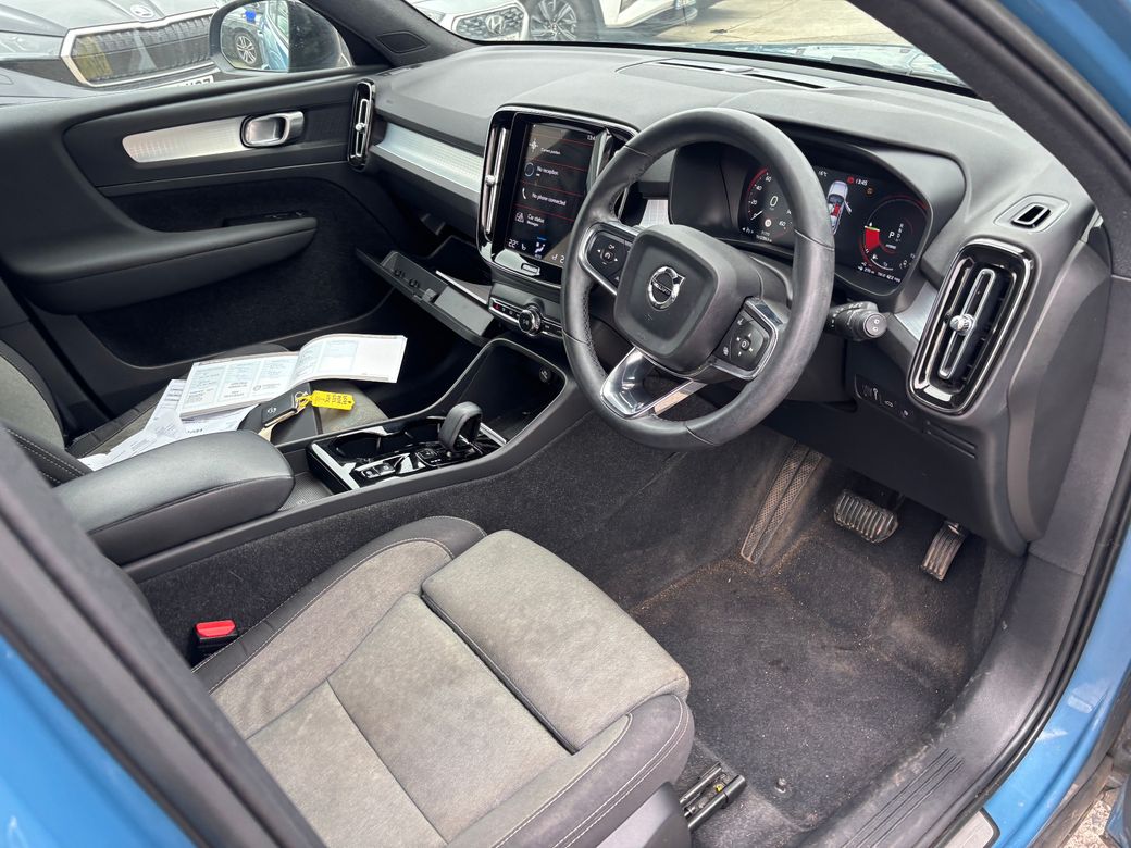 2023 Volvo XC40