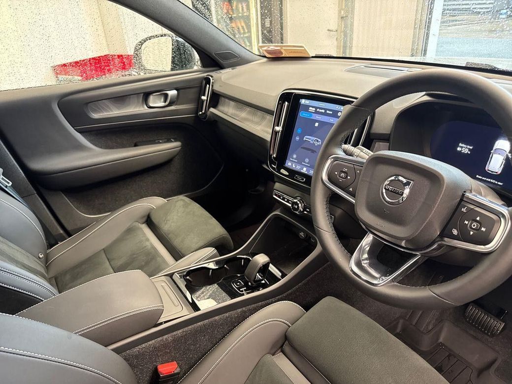 2024 Volvo XC40
