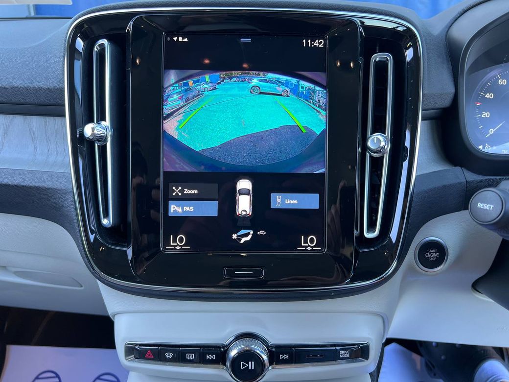 2022 Volvo XC40